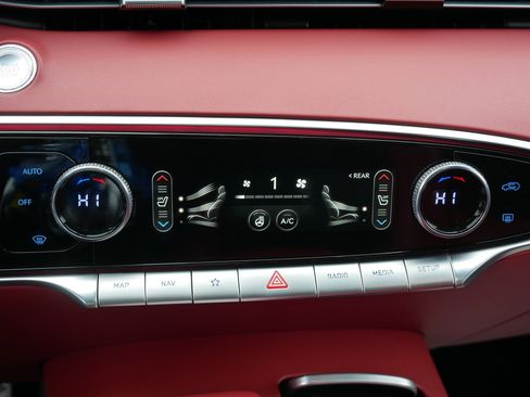 Used 2024 Genesis GV70 2.5T w/ Sport Prestige Package image 23