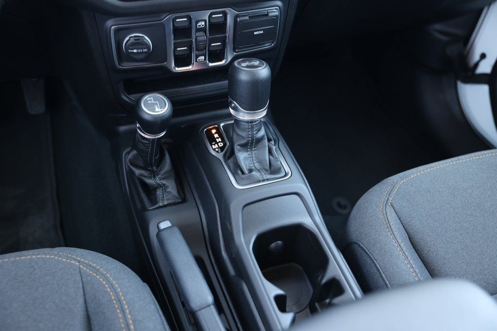 Used 2024 Jeep Wrangler Unlimited Sport AWD/4WD image 30
