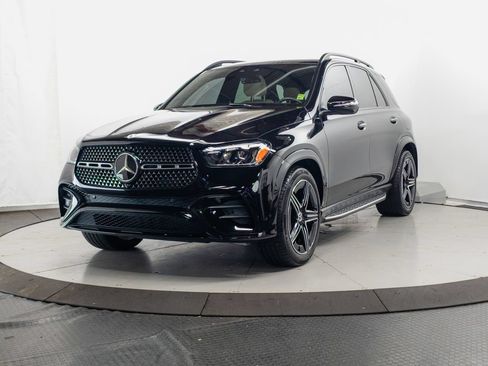 Used 2025 Mercedes-Benz GLE 450e 4MATIC w/ AMG Line Exterior image 3