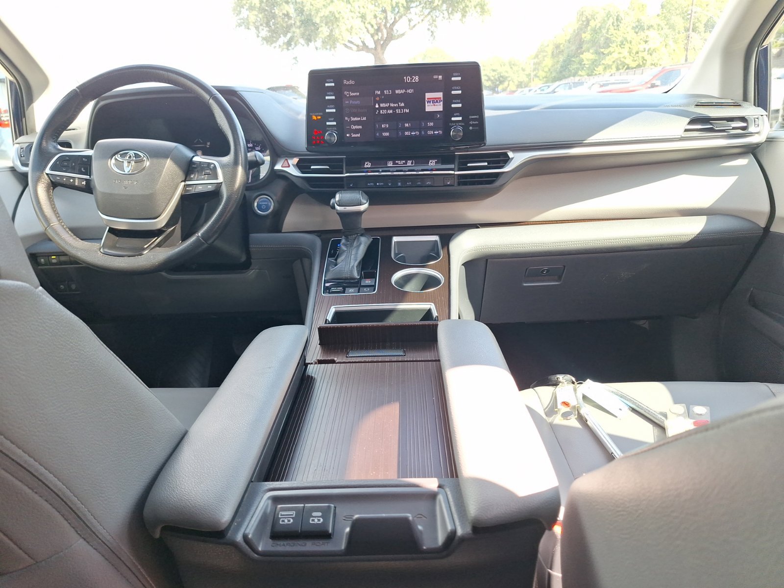 Used 2021 Toyota Sienna XLE FWD image 31
