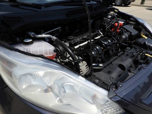 Used 2013 Ford Fiesta SE FWD image 35