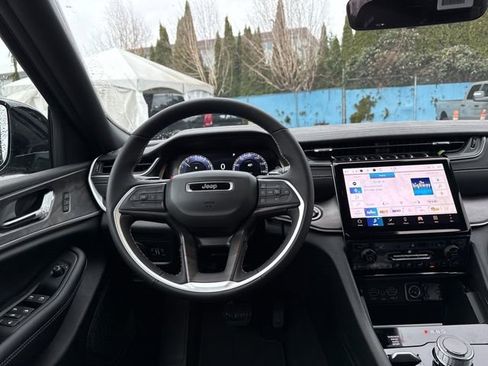 New 2025 Jeep Grand Cherokee L Limited w/ Black Appearance Package image 13
