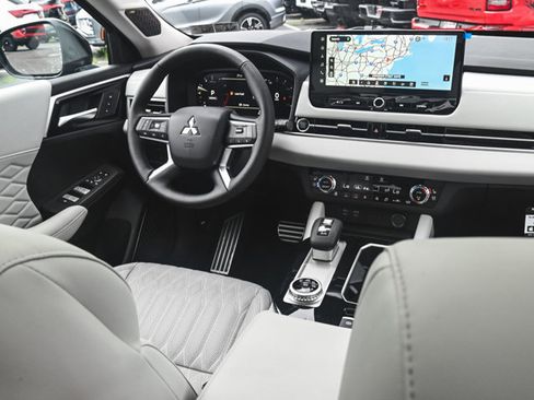 New 2025 Mitsubishi Outlander image 29