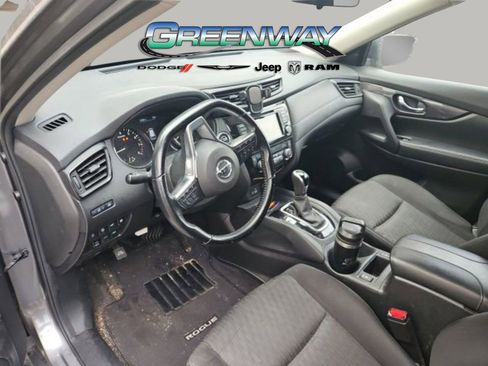 Used 2020 Nissan Rogue SV image 11