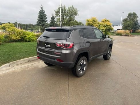 Used 2018 Jeep Compass Trailhawk w/ Leather Interior Group AWD/4WD image 3