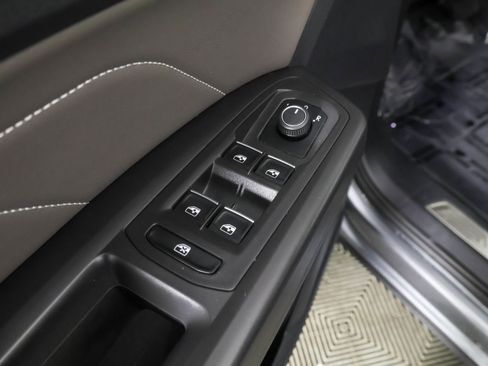 Used 2022 Volkswagen Atlas Cross Sport SE image 32