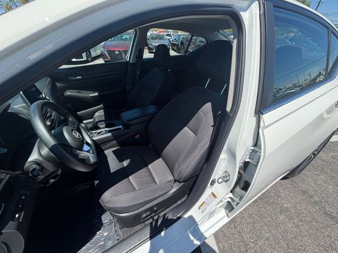 Used 2025 Nissan Altima 2.5 SV FWD image 37