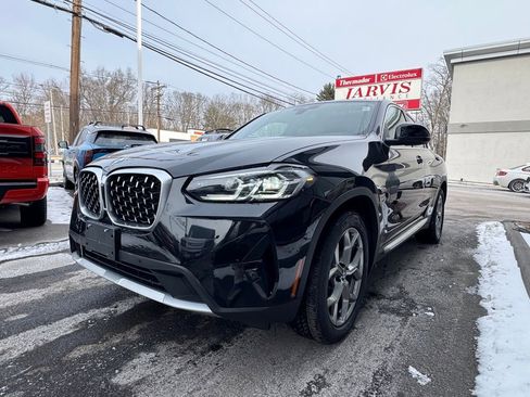 Used 2023 BMW X4 xDrive30i w/ Premium Package image 3