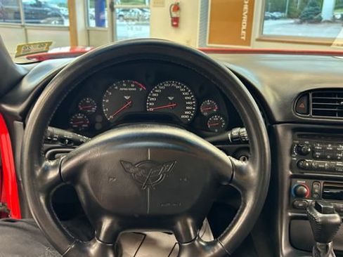 Used 1998 Chevrolet Corvette Coupe w/ Roof Pkg RWD image 21