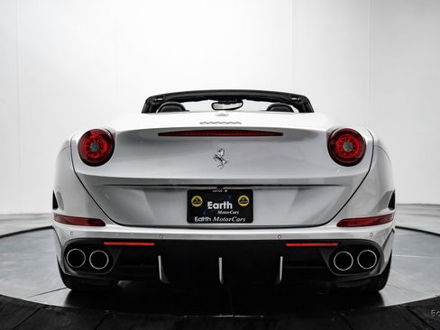 Used 2016 Ferrari California T image 15