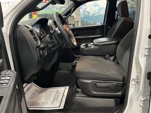 Used 2024 RAM 2500 Tradesman w/ Chrome Appearance Group AWD/4WD image 13