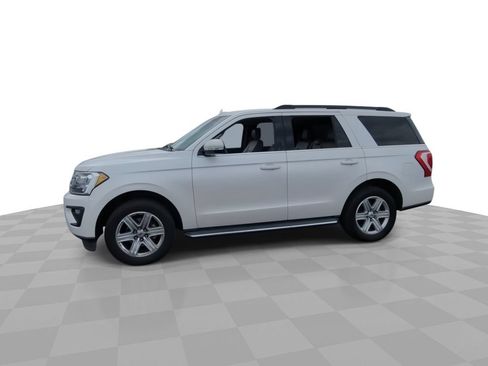 Used 2018 Ford Expedition XLT w/ Equipment Group 202A AWD/4WD image 4