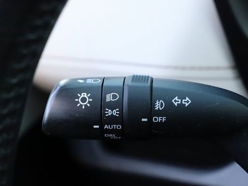 Used 2019 Toyota RAV4 XLE Premium image 38