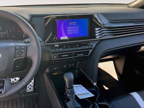 New 2026 Toyota Camry Hybrid FWD image 7