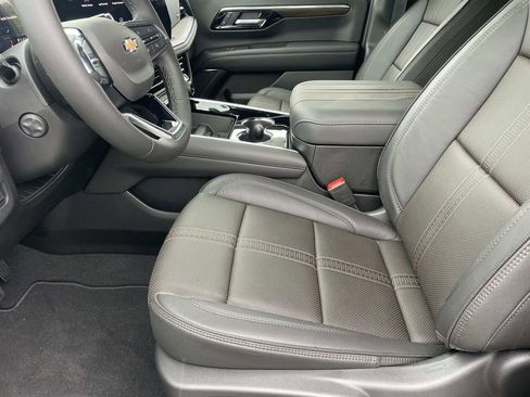 New 2025 Chevrolet Suburban High Country image 18