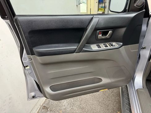 Used 2005 Mitsubishi Montero Limited image 9