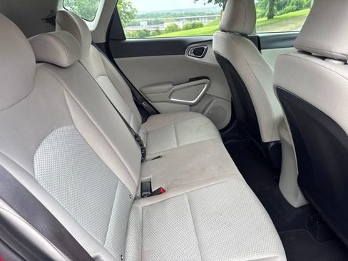 Used 2024 Kia Soul LX FWD image 11