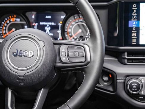 Used 2024 Jeep Wrangler Unlimited Rubicon w/ Technology Group image 28