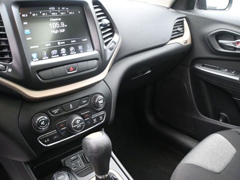 Used 2014 Jeep Cherokee Altitude w/ Comfort/Convenience Group image 4