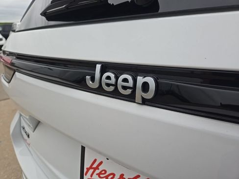 Used 2022 Jeep Grand Cherokee Summit AWD/4WD image 23