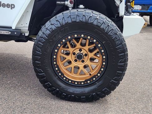 Used 2022 Jeep Wrangler Unlimited Rubicon w/ Xtreme Recon 35" Tire Package AWD/4WD image 12