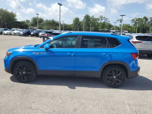 Certified 2023 Volkswagen Taos SE w/ Black Wheel Package FWD image 8