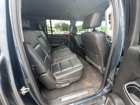 Used 2019 Chevrolet Suburban LT RWD image 8