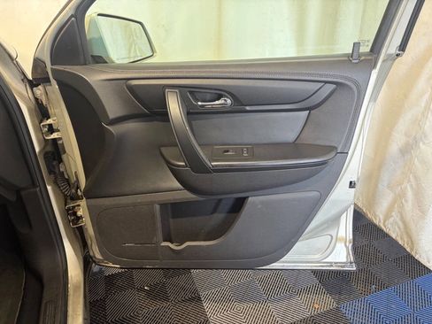 Used 2014 Chevrolet Traverse LT FWD image 12
