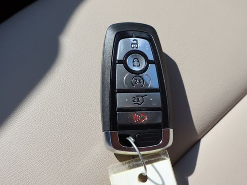 Used 2024 Ford Explorer XLT w/ Equipment Group 202A AWD/4WD image 31