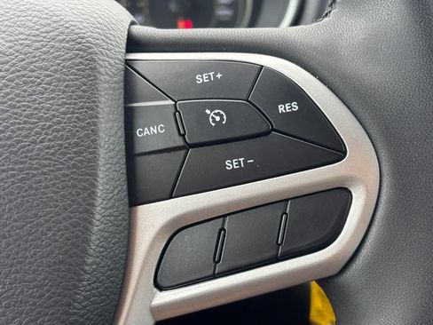 Used 2022 Jeep Cherokee Latitude w/ Trailer Tow Group AWD/4WD image 18