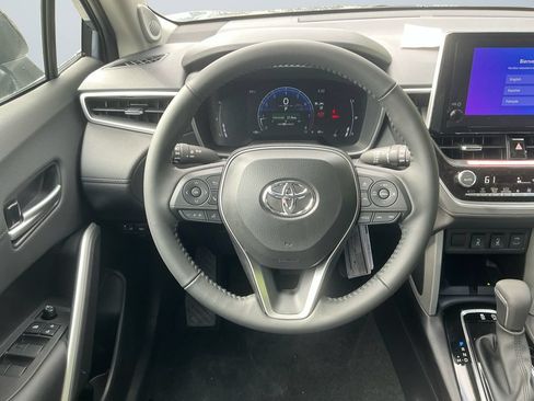 Used 2025 Toyota Corolla Cross XLE w/ Convenience Package AWD/4WD image 12