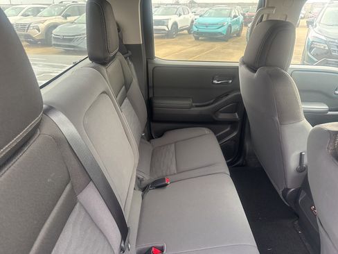Used 2024 Nissan Frontier SV w/ Technology Package image 17