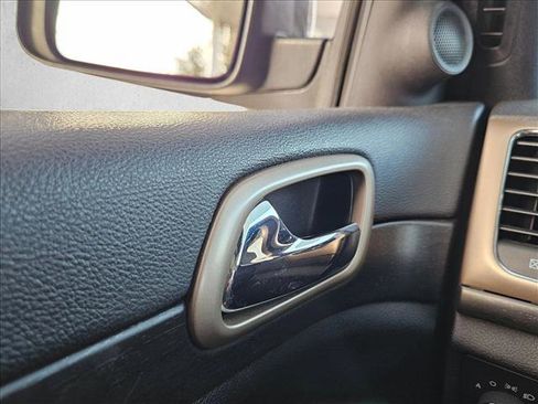 Used 2015 Jeep Grand Cherokee Altitude image 17