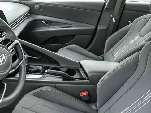 Used 2024 Hyundai Elantra SEL FWD image 11