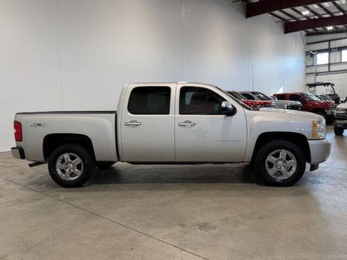 Used 2010 Chevrolet Silverado 1500 LTZ w/ Convenience Package AWD/4WD image 7