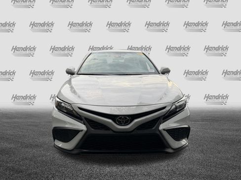 Used 2023 Toyota Camry SE FWD image 3