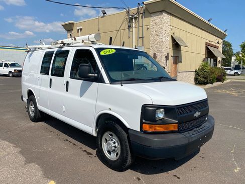 Used 2015 Chevrolet Express 2500 image 2