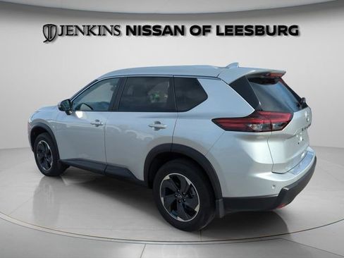 Certified 2025 Nissan Rogue SV w/ SV Premium Package AWD/4WD image 10