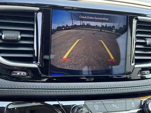 Used 2019 Chrysler Pacifica Limited FWD image 23