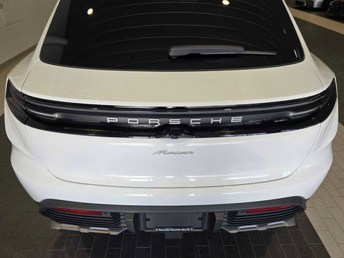 Used 2025 Porsche Macan Electric image 15