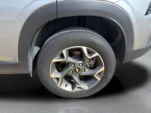 Used 2024 Chevrolet Trax LT FWD image 30