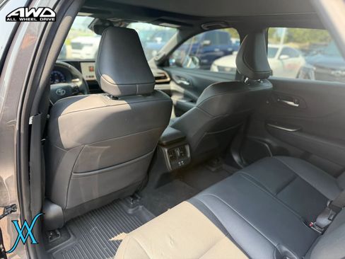 Used 2023 Toyota Crown AWD/4WD image 17