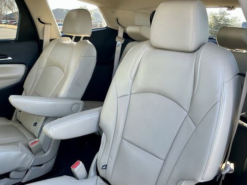 Used 2020 Buick Enclave Essence image 28