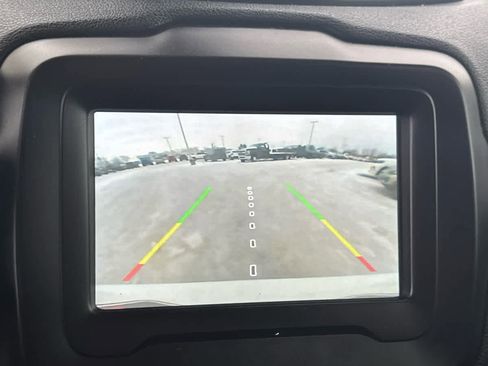 Used 2019 Jeep Renegade Latitude w/ Cold Weather Group image 27