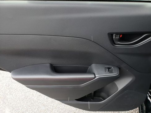 Used 2025 Subaru Impreza 2.0i Sport image 11