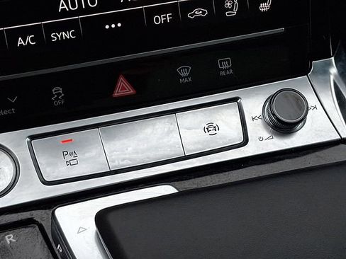 Used 2019 Audi e-tron Prestige image 30