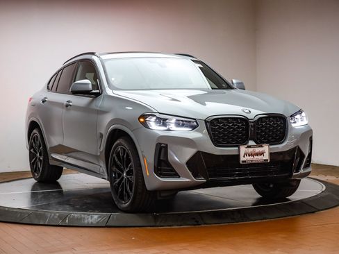 Used 2025 BMW X4 xDrive30i w/ Premium Package image 3