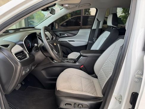Used 2020 Chevrolet Equinox LS w/ LS Convenience Package FWD image 9