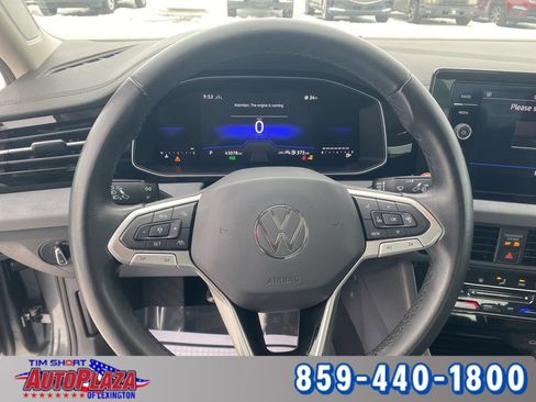 Used 2025 Volkswagen Jetta SE image 11