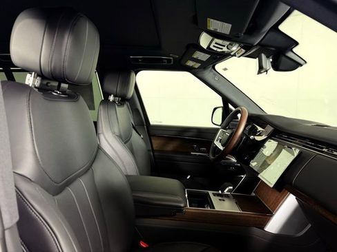 New 2025 Land Rover Range Rover Long Wheelbase SE image 34